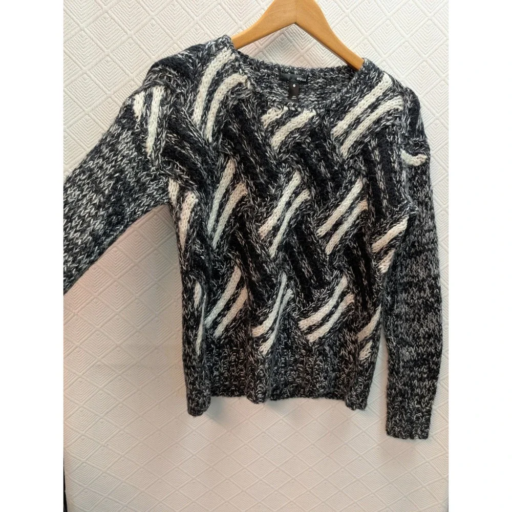 Aqua M Chunky Black And White Fuzzy Pullover Sweater